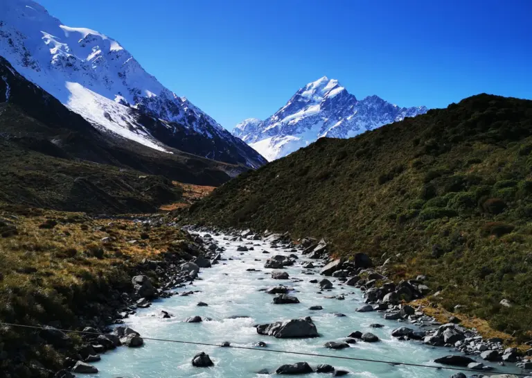 A Guide to Hiking the Hooker Valley Track, New Zealand!