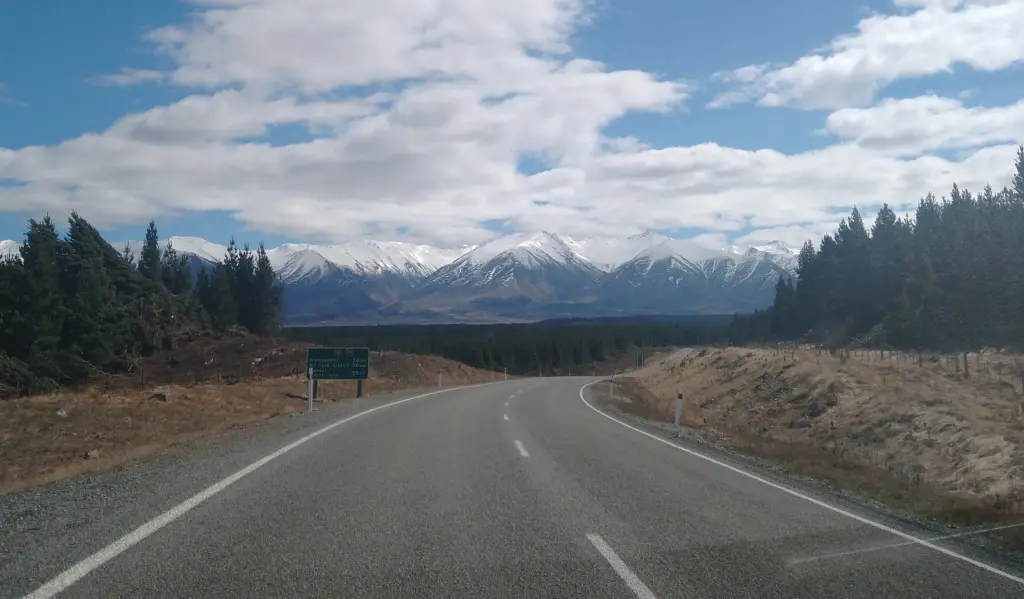 Driving from Lake Pukaki to Mt Cook