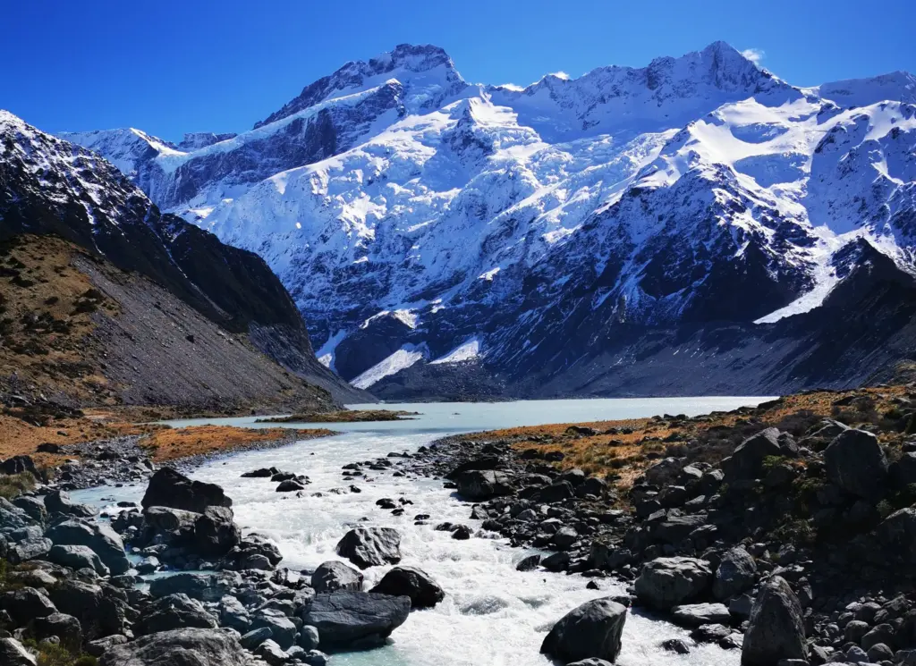 Hooker valley track, hikes in mount cook national park