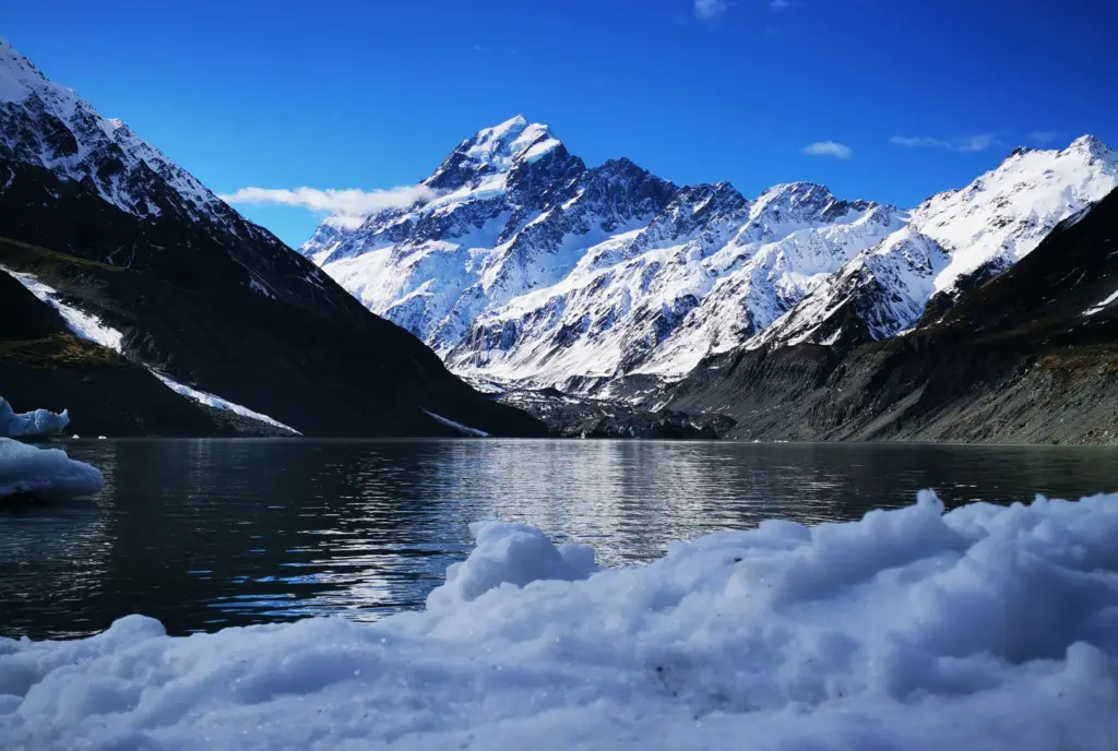 hooker lake and mt cook from Hooker Valley Track, New Zealand