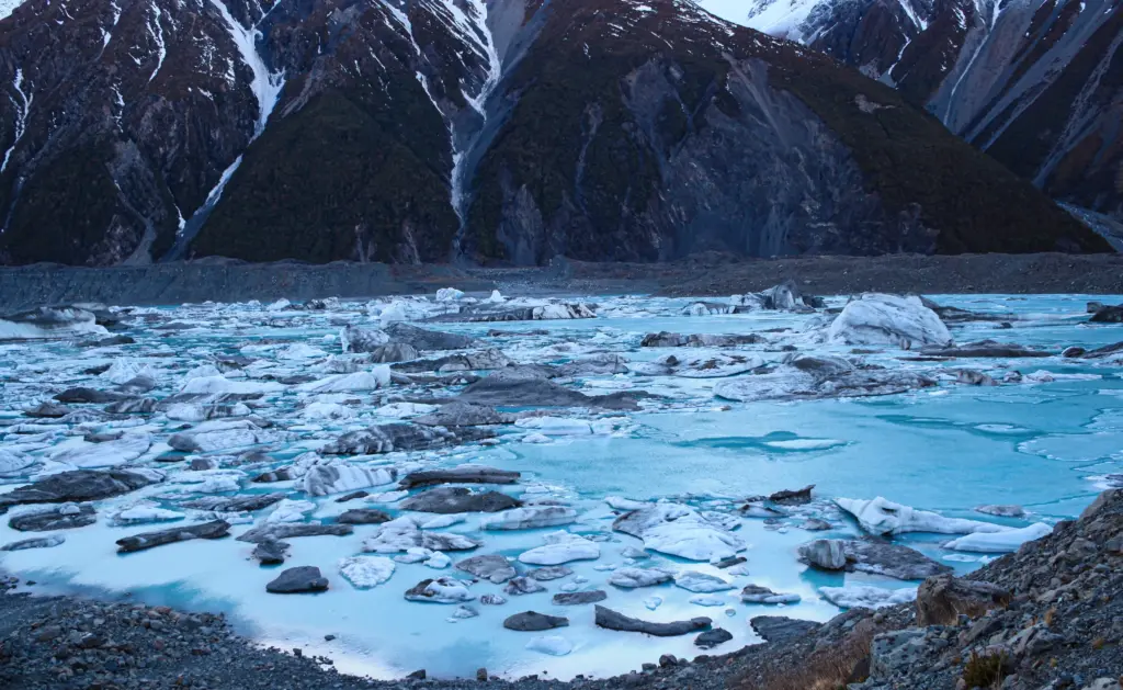 Tasman Lake Iceberg, mt cook glacier walk, mt cook national park